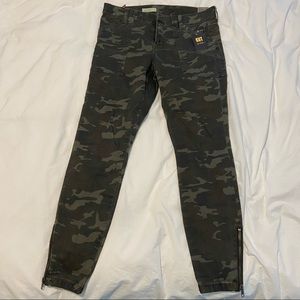Camo skinny jeans